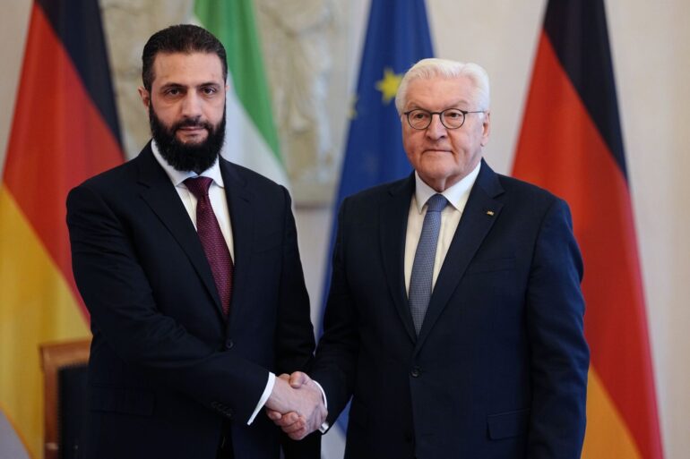 Als ersten Programmpunkt traf der syrische Übergangspräsident Ahmed al-Scharaa den Bundespräsidenten Frank-Walter Steinmeier.