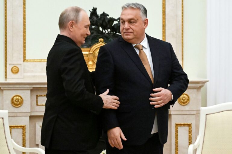 Orban pflegt trotz des russischen Angriffskrieges enge Kontakte zu Kremlchef Wladimir Putin. (Archivbild)