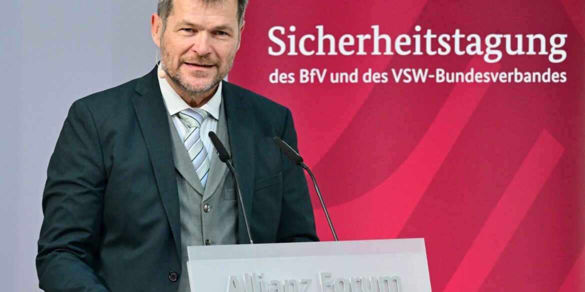 «Die Dynamik der Bedrohungen erforderte schnellere Fortschritte», sagt der Präsident des Verbandes für Sicherheit in der Wirtschaft, Johannes Strümpfel.