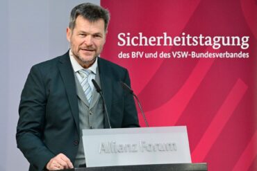 «Die Dynamik der Bedrohungen erforderte schnellere Fortschritte», sagt der Präsident des Verbandes für Sicherheit in der Wirtschaft, Johannes Strümpfel.