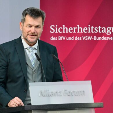 «Die Dynamik der Bedrohungen erforderte schnellere Fortschritte», sagt der Präsident des Verbandes für Sicherheit in der Wirtschaft, Johannes Strümpfel.