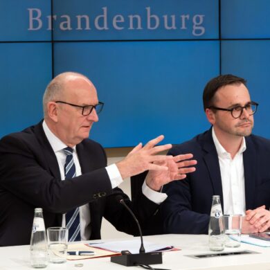Dietmar Woidke, Brandenburgs Regierungschef, und Jan Redmann, CDU-Landesvorsitzender, präsentieren ihre Ziele für eine gemeinsame Koalition.