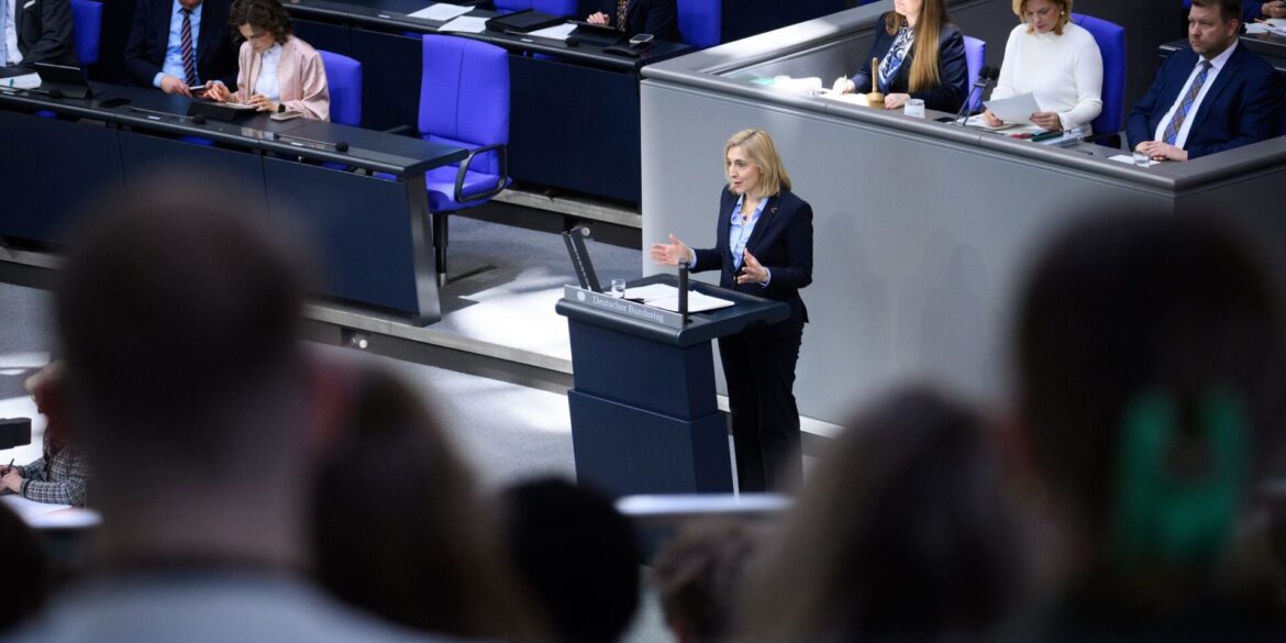 Der Gesetzentwurf von Gesundheitsministerin Nina Warken soll eine flexiblere Umsetzung vor Ort ermöglichen.
