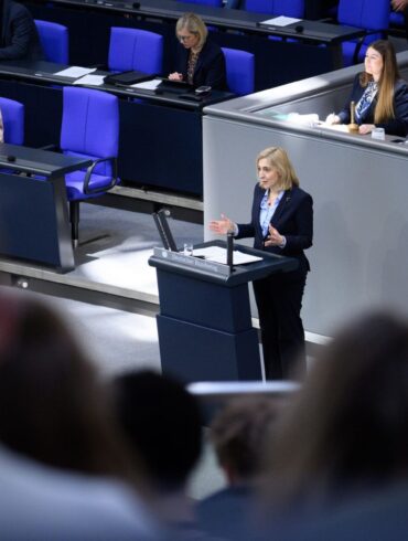 Der Gesetzentwurf von Gesundheitsministerin Nina Warken soll eine flexiblere Umsetzung vor Ort ermöglichen.
