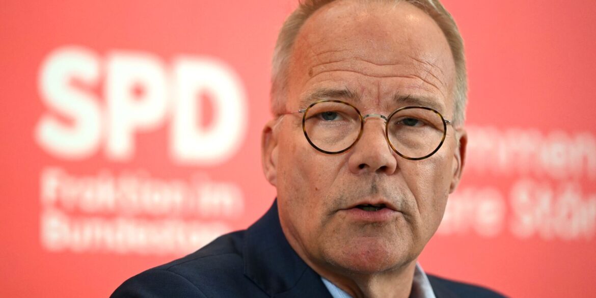 Die schwarz-rote Bundesregierung hat es bisher vermieden, sich eindeutig zur Völkerrechtsfrage zu positionieren.