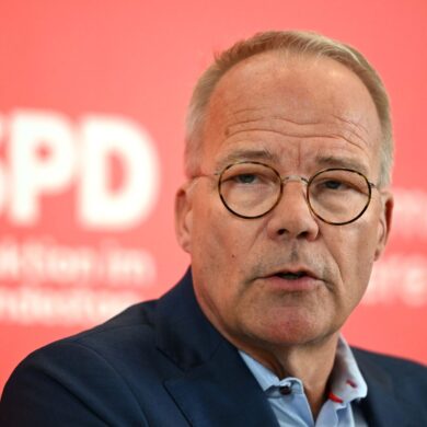 Die schwarz-rote Bundesregierung hat es bisher vermieden, sich eindeutig zur Völkerrechtsfrage zu positionieren.