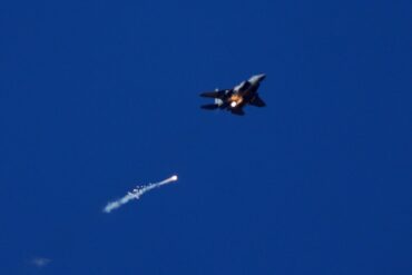 Israels Luftwaffe hat nach Angaben der Armee weitere Raketenstellungen im Iran angegriffen. (Archivbild)