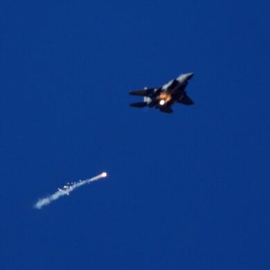 Israels Luftwaffe hat nach Angaben der Armee weitere Raketenstellungen im Iran angegriffen. (Archivbild)