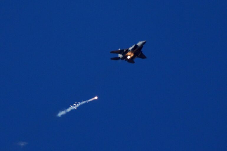 Israels Luftwaffe hat nach Angaben der Armee weitere Raketenstellungen im Iran angegriffen. (Archivbild)