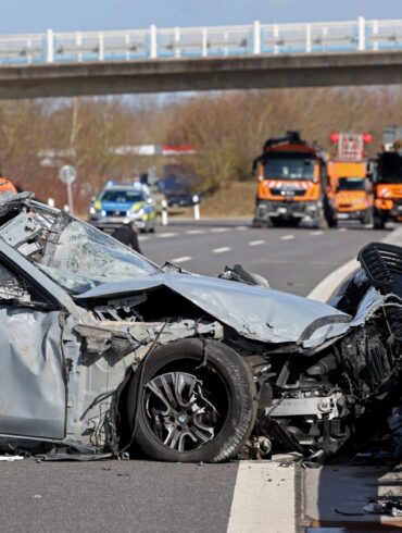 Das Auto des Verkehrsministers überschlug sich bei dem Unfall.