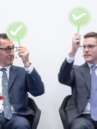 Wer hat am Ende die Nase vorne? Zwischen Grünen-Spitzenkandidat Cem Özdemir und CDU-Frontmann Manuel Hagel zeichnet sich wenige Tage vor der Landtagswahl in Baden-Württemberg ein enges Rennen ab. (Archivbild)