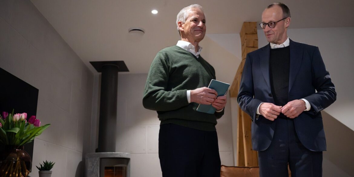 Gleich nach der Ankunft traf sich der Kanzler mit Norwegens Regierungschef zum Vier-Augen-Gespräch.
