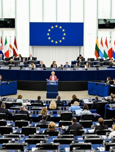 Die EVP ist im Europäischen Parlament die mit Abstand größte Fraktion - bei Abstimmungen braucht sich aber dennoch Partner. (Archivbild)