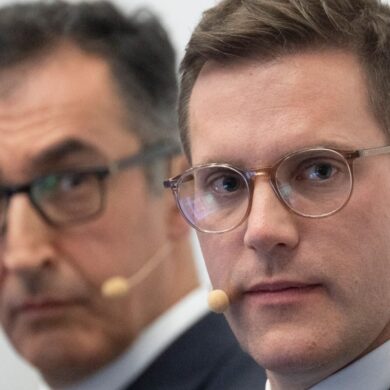 Özdemir ist Hagel in den Umfragen auf den Fersen.