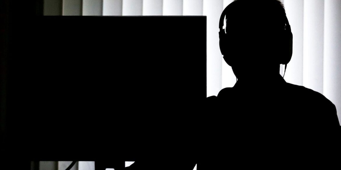 Die Sicherheitsbehörden sollen für bestimmte Zwecke Daten mit Hilfe von Künstlicher Intelligenz auswerten dürfen. (Symbolbild)