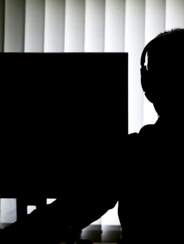 Die Sicherheitsbehörden sollen für bestimmte Zwecke Daten mit Hilfe von Künstlicher Intelligenz auswerten dürfen. (Symbolbild)