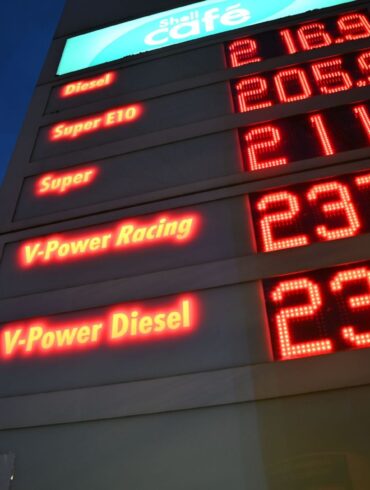 Die Bundesregierung will wegen der steigenden Spritpreise eingreifen.