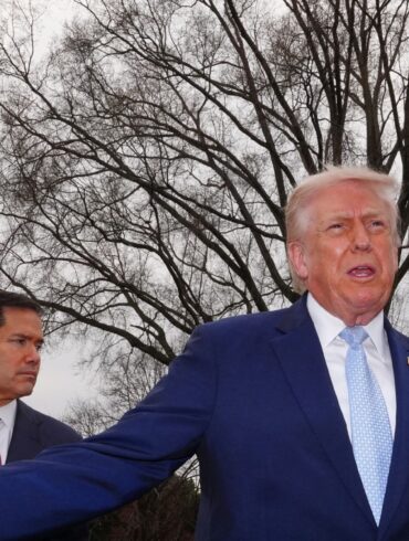 Donald Trump (r.) und Marco Rubio stellen erneut den Sinn der Nato infrage. (Archivbild)