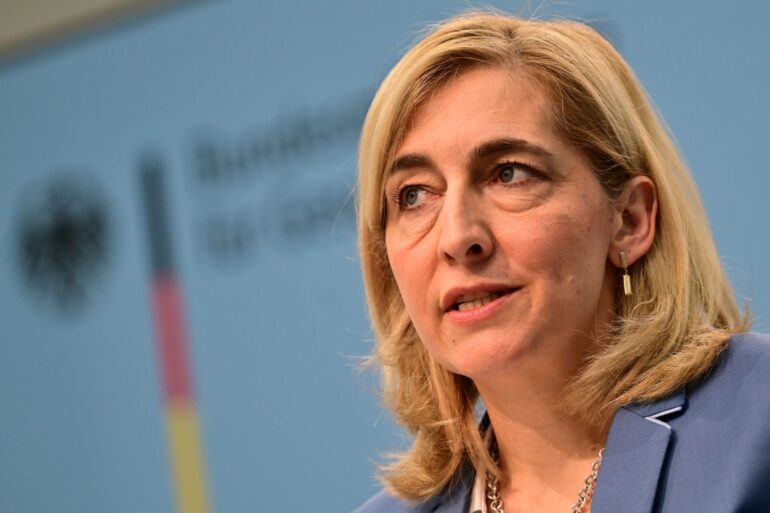 Aus Sicht von Warken ist die beitragsfreie Mitversicherung ein Beschäftigungshemmnis. (Archivbild)