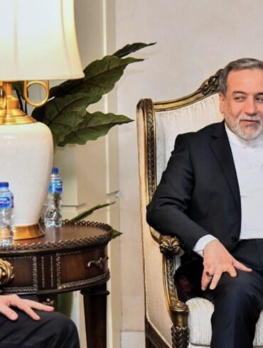 Irans Außenminister Araghtschi spricht mit den pakistanischen Vermittlern.
