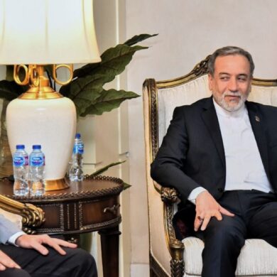 Irans Außenminister Araghtschi spricht mit den pakistanischen Vermittlern.