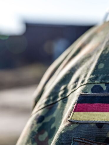 Die Bundeswehr will Bescheid wissen, wo sich mögliche Wehrdienstleistende aufhalten. (Symbolbild)