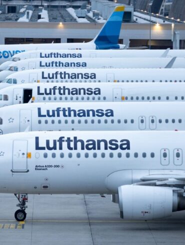 Das Kabinenpersonal der Lufthansa will streiken. (archivbild)