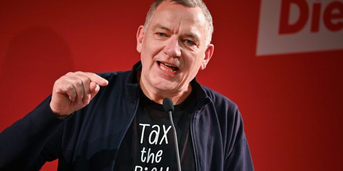 Jan van Aken hat seinen Rückzug vom Parteivorsitz angekündigt. (Archivbild)