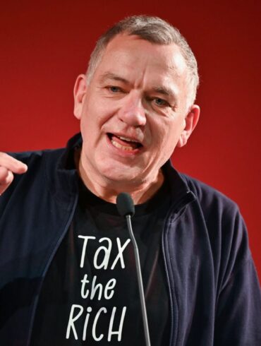 Jan van Aken hat seinen Rückzug vom Parteivorsitz angekündigt. (Archivbild)