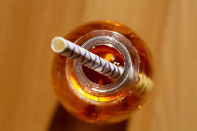 Sollte ein Preisaufschlag für stark gezuckerte Getränke kommen? (Archivbild)