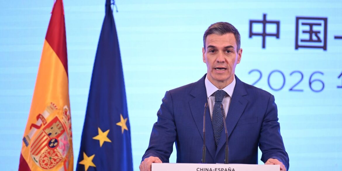 Sánchez wies in China die Kritik an der Maßnahme zurück.