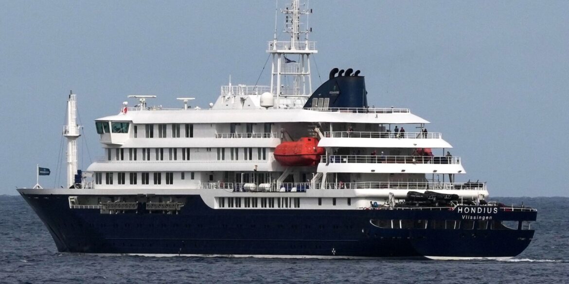 Das Kreuzfahrtschiff «Hondius» verließ den Hafen von Praia und fährt nun Richtung Teneriffa.