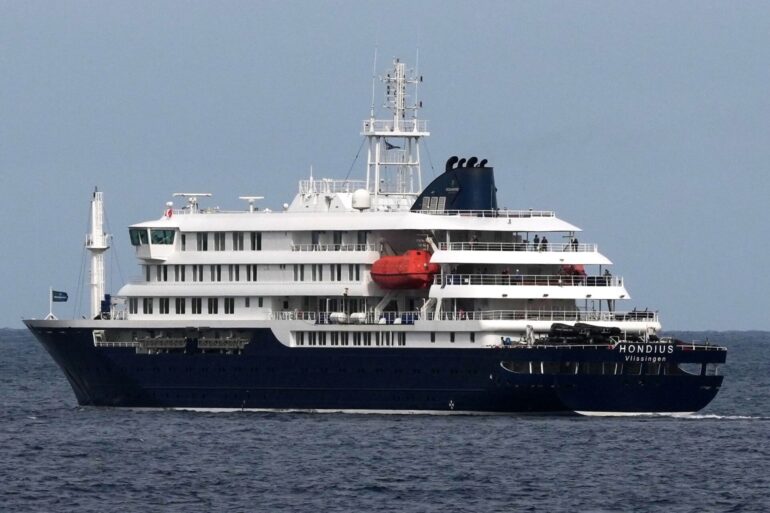 Das Kreuzfahrtschiff «Hondius» verließ den Hafen von Praia und fährt nun Richtung Teneriffa.