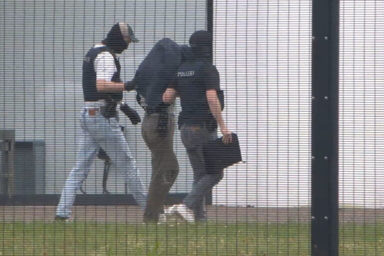 Die Bundesanwaltschaft wirft den Beschuldigten vor, für einen ausländischen Geheimdienst gearbeitet zu haben.