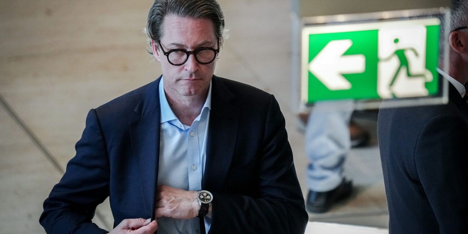 Das Landgericht Berlin hat die Anklage gegen den ehemaligen Bundesverkehrsminister Andreas Scheuer zugelassen. (Archivbild)