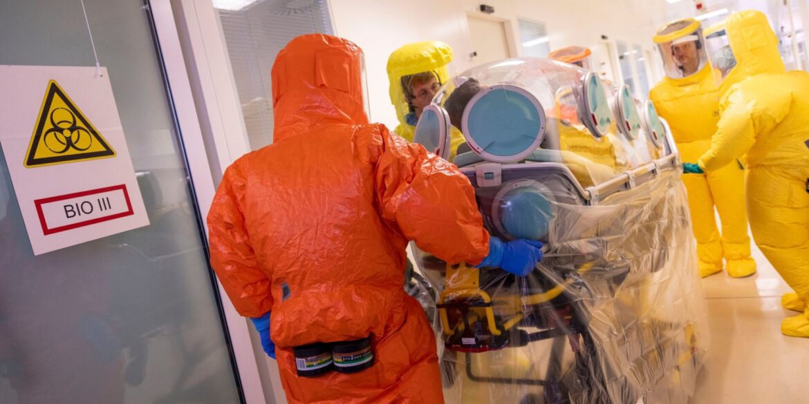 Auf einer Sonderisolierstation können hochinfektiöse Patienten behandelt werden. (Archivbild)