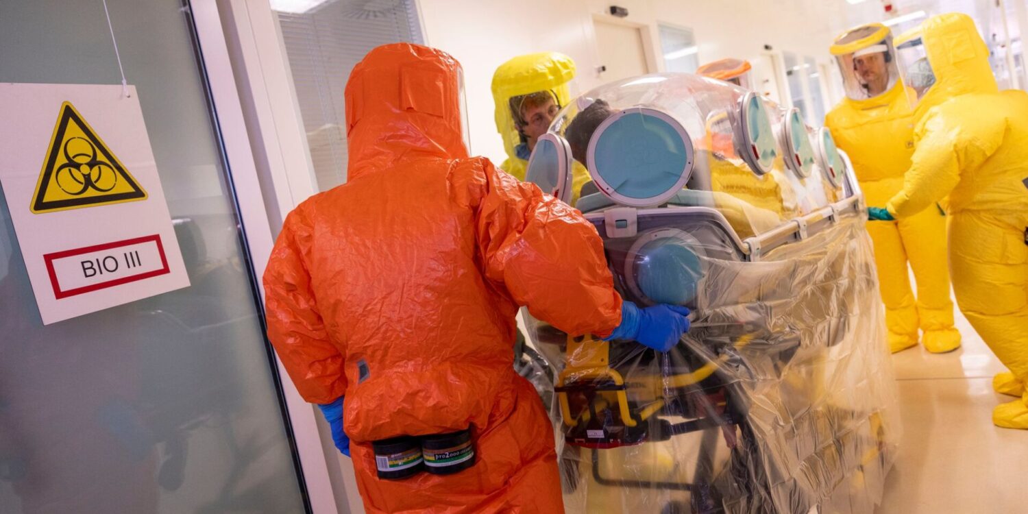 Auf einer Sonderisolierstation können hochinfektiöse Patienten behandelt werden. (Archivbild)