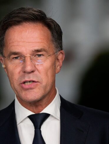 Nato-Generalsekretär Mark Rutte ist nach dem Drohneneinschlag in Rumänien in Kontakt mit den Behörden. (Archivbild)