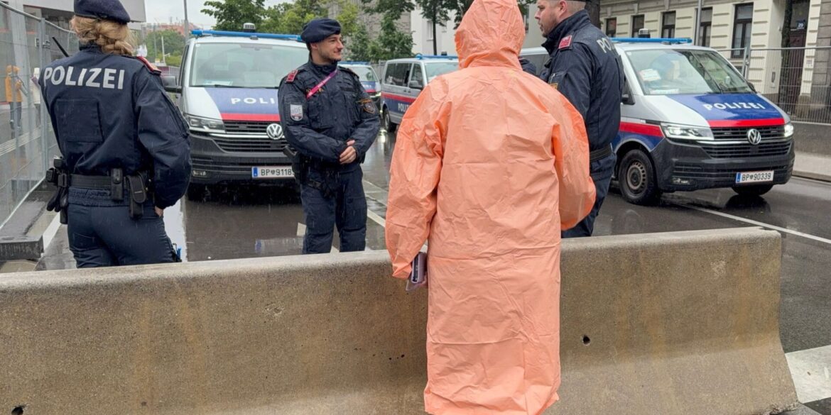 Die Polizei ist mit einem Großaufgebot im Einsatz.