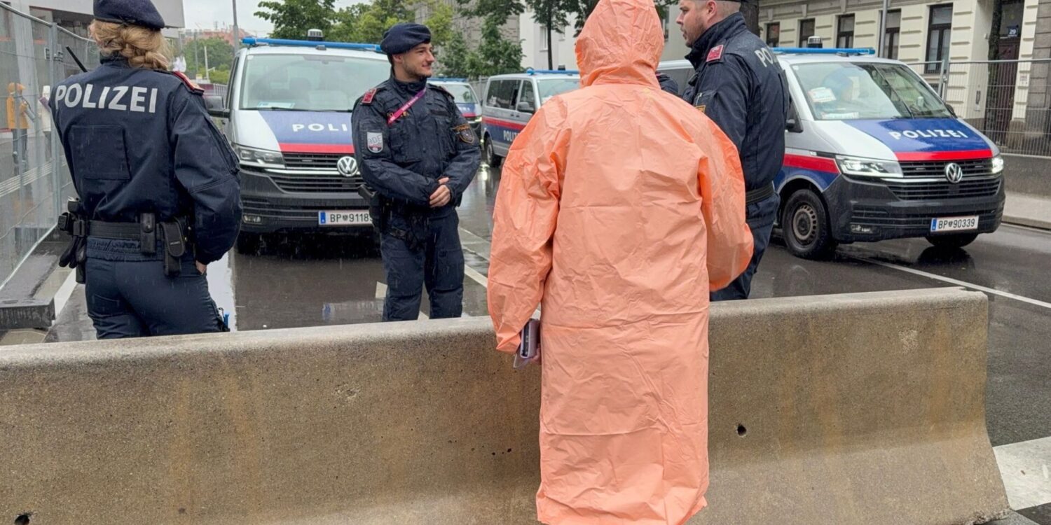 Die Polizei ist mit einem Großaufgebot im Einsatz.
