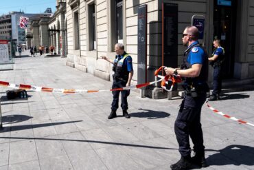 Drei Menschen wurden verletzt.