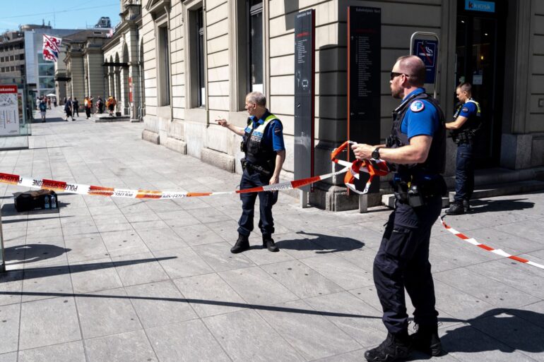 Drei Menschen wurden verletzt.