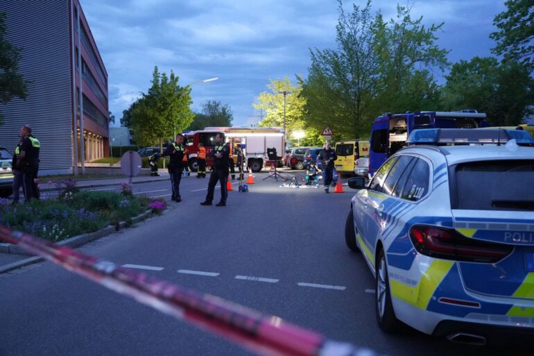 Der Verdächtige wurde laut Polizei von mehreren Kugeln getroffen und starb später in einem Krankenhaus.