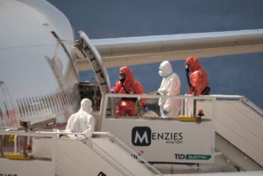 Passagiere des vom Hantavirus befallenen Schiffes Hondius werden ausgeflogen.