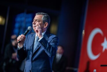 Der ehemalige Parteivorsitzende schickt eine Nachricht aus dem Parteisitz. (Archivbild)