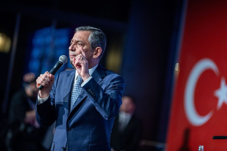 Der ehemalige Parteivorsitzende schickt eine Nachricht aus dem Parteisitz. (Archivbild)