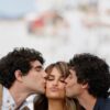 Glamour in Cannes, Südfrankreich: Penélope Cruz zeigt sich mit den „La bola negra“-Regisseuren beim Fototermin