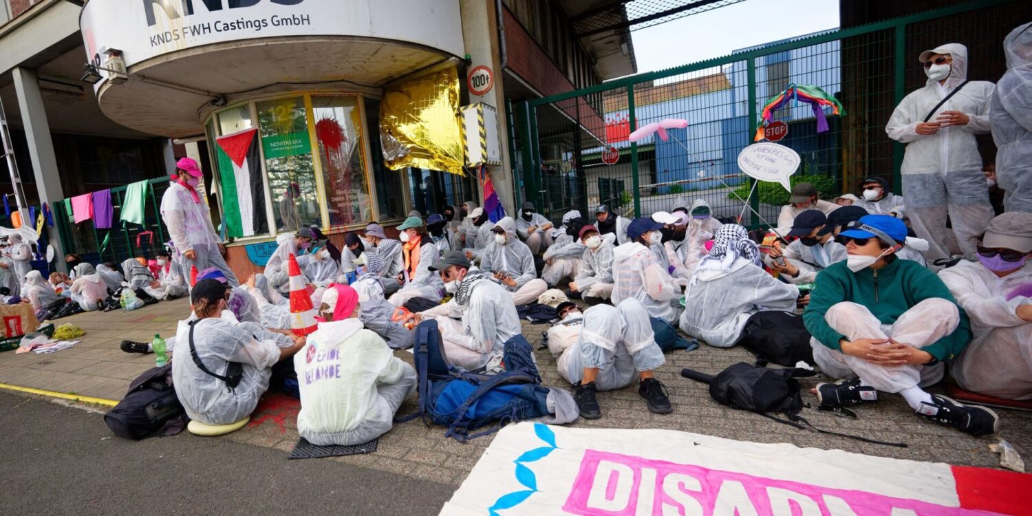 Protest vor Panzerbauer KNDS: Aktivisten blockieren Zufahrt in Mülheim an der Ruhr