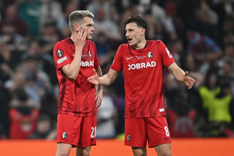Nichts zu machen für die Freiburger um Matthias Ginter (l) und Maximilian Eggestein.