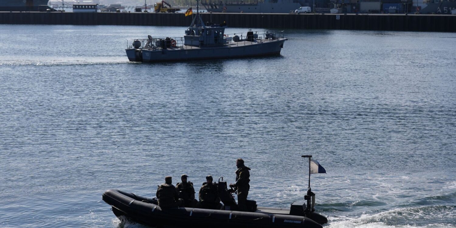Minentaucher der Bundeswehr in einem Schlachboot (Archivbild)